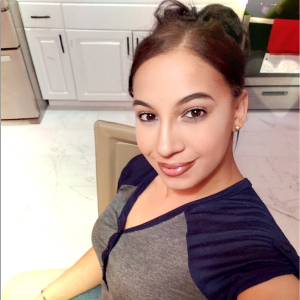 Meet your Posher, Elizabeth